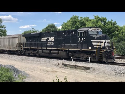 Huge Train With 3 Engines Pulling & 1 Engine Pushing!  Trains At Cincinnati Railfan Hotspot, CSX, NS