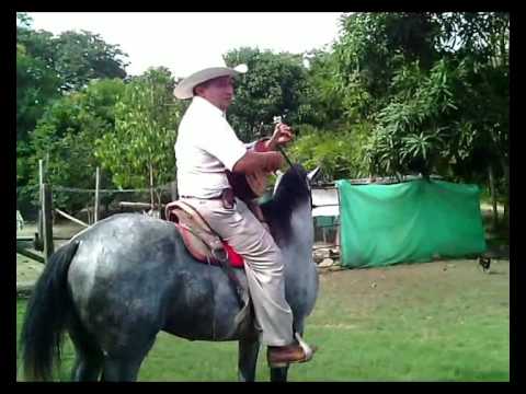 URIEL VEGA(ME VINE ARRENDANDO UN POTRO)