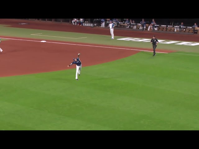【6回裏】これぞ守備の名手!! ライオンズ・源田壮亮 ショート後方のフライをジャンピングキャッチ!! 2025年9月12日 北海道日本ハムファイターズ 対 埼玉西武ライオンズ