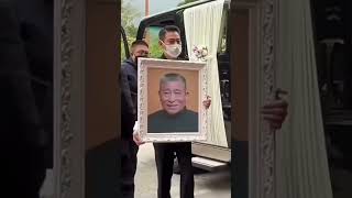 Download lagu Raut wajah Andy Lau terlihat sedih membawa foto sang ayah tercinta 😢Rest in Love 🙏😇😇😇 mp3 Download lagu Raut wajah Andy Lau terlihat sedih membawa foto sang ayah tercinta 😢Rest in Love 🙏😇😇😇 mp3