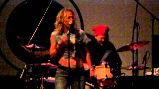 Lez Zeppelin - We&#39;re Gonna Groove