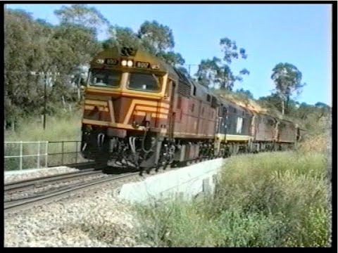 Australian 80 & 81 class diesel locomotives - Lithgow to Tumulla - May 1995.
