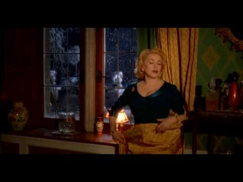 8 женщин песня:Toi Jamais - Catherine Deneuve