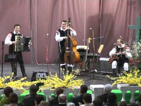 Ansambel Roberta Zupana-Tu sem doma (v živo)