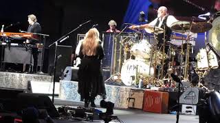 Fleetwood Mac - World Turning w/ band intros at the end - Mar.9, 2019