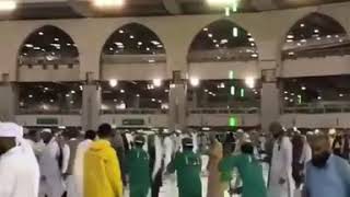 preview picture of video 'Maa syaa Allah merdunya lantunan adzan di masjidil haram...'