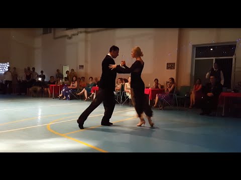  Ekaterina Petrova  and  Andrey Panferov  are  dancing  to  "  Melodía oriental  "