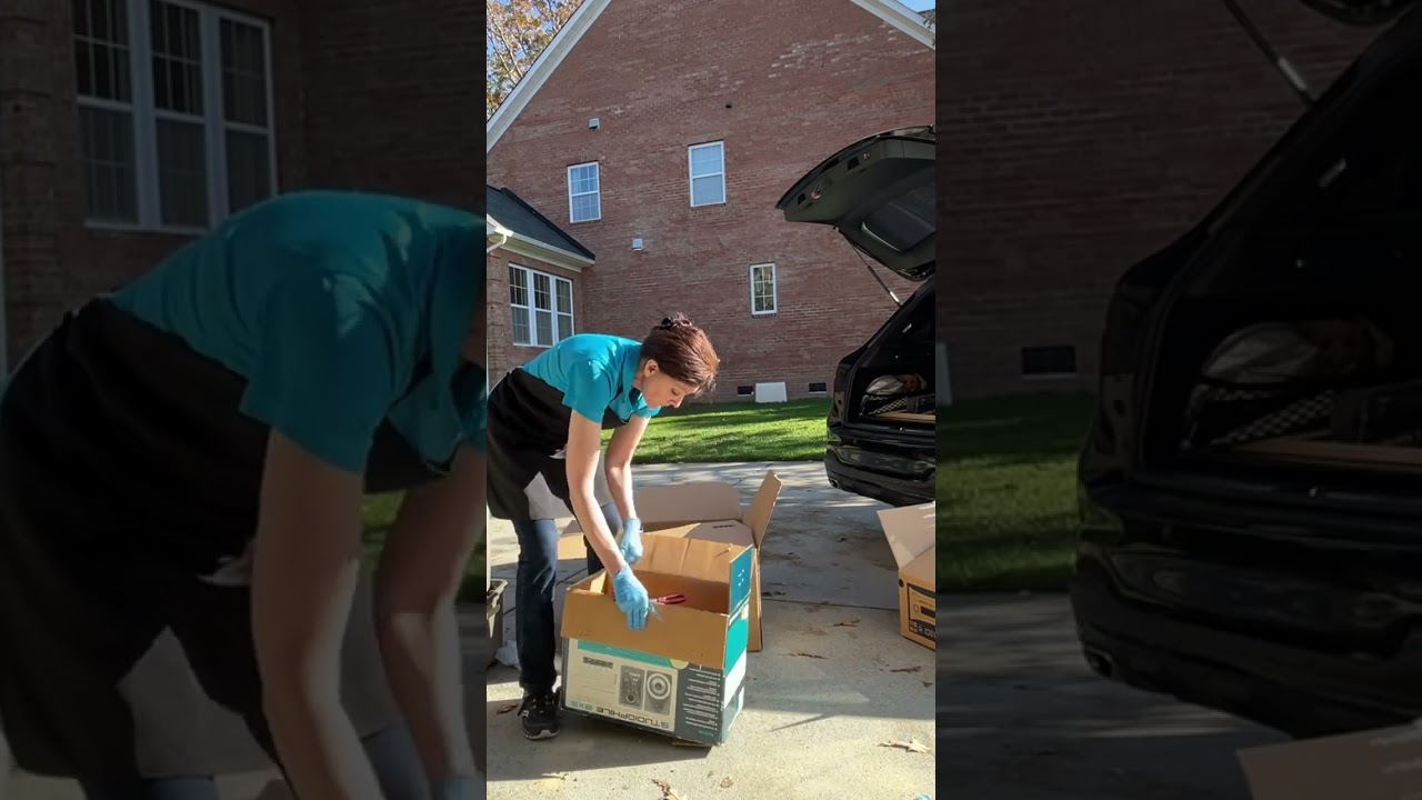 The Proper Way to Break Down a Box #ProDeclutteringTip #shorts