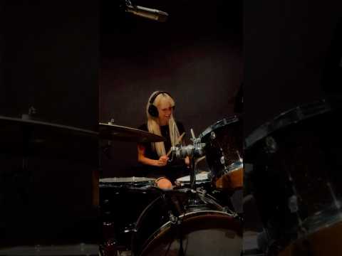 This was my first time but I’m a Leo producing my own record so I am the band #newmusic #musicvideo