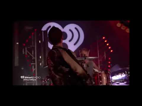 Matt Bellamy has dementia and plays Enter Sandman