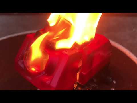 Sikustein: Die Ballenpresse in Flammen