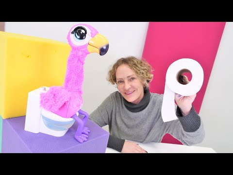 Spielzeug Video mit Nicole. Der Flamingo muss auf die Toilette. Video für Kinder