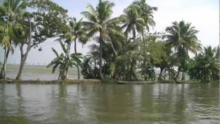 preview picture of video 'Kerala waterways by Houseboat, India'