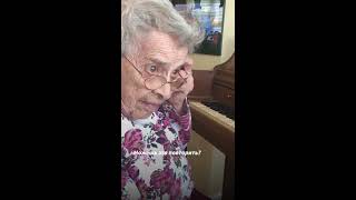 Бабушка с деменцией садится за рояль - и происходит чудо! #shorts #music #heartwarming