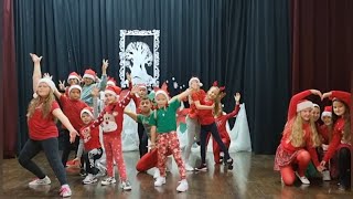 Zumba kids - Rocking&#39; Around The Christmas Tree