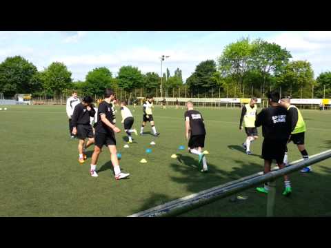 TuS Union09 B-Jugend macht sich warm bei Hamborn 07 am 4.5.2014