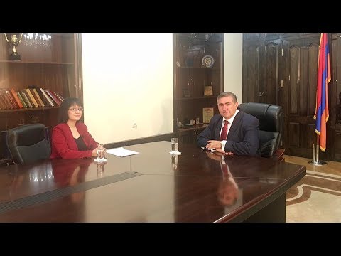 2017-ին ներկայիս մարզպետ Նազելին հարցազրույց էր վերցնում Արթուր Խաչատրյանից