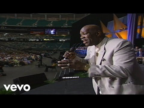 Bill & Gloria Gaither - Peace in the Valley [Live] ft. Romance Watson