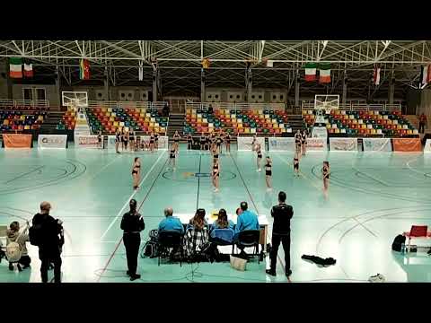 Club de gimnàsia rítmica la Vila en el descans del bàsquet. Novembre 2025