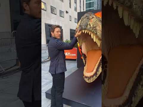 Jurassic World Dominion | Chris Pratt a la Rexy creada con piezas de LEGO.