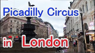 霧雨のPicadilly Circus。集約された3分半の喧噪に佇む、あるいは通過する人々