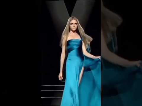 Vlada Roslyakova for Versace FW 2006 #runway #catwalk #model #runwayqueen #fashion #slay #moment