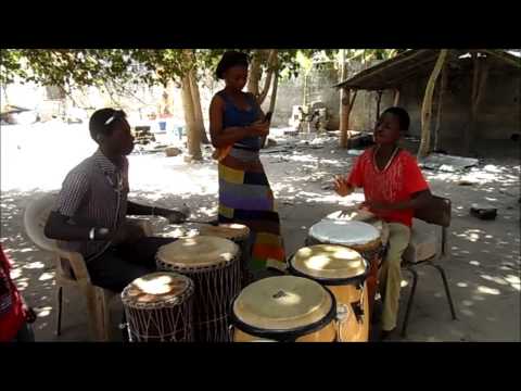 Musa Jobarteh "the youngest drummer in Gambia", Brikama 2013
