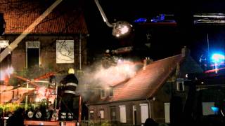 preview picture of video 'Grote uitslaande brand in woning Pandgat Oirschot'