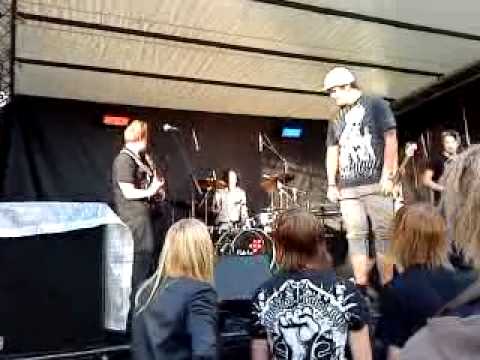 People in distress (LIVE GISLAVED)