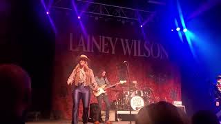 Fat bottom girls performed by Lainey Wilson in Sioux Falls, South Dakota 4/1/2022
