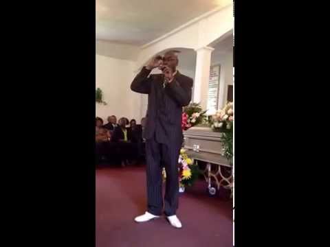 Gerald Bonds singing at a funeral His eyes are on the sparrow part 1