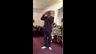 Gerald Bonds singing at a funeral His eyes are on the sparrow part 1