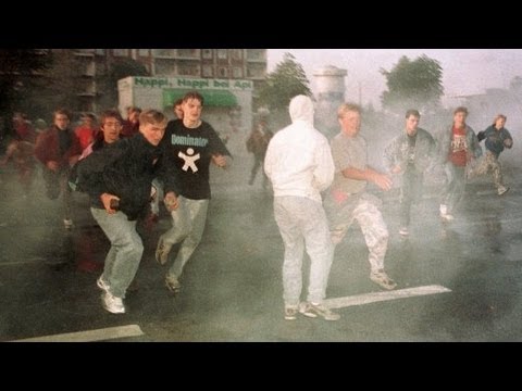 20 Jahre Rostock-Lichtenhagen: Brandsätze gegen Asylbewerber | DER SPIEGEL