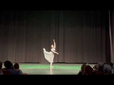 Green girl, Dances at a gathering by Jerome Robbins. Dulce Pelaez Cornejo