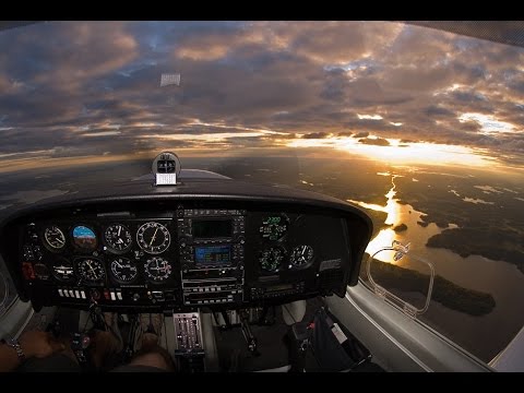 Aterrizaje en Maribor desde cabina DA40 HD