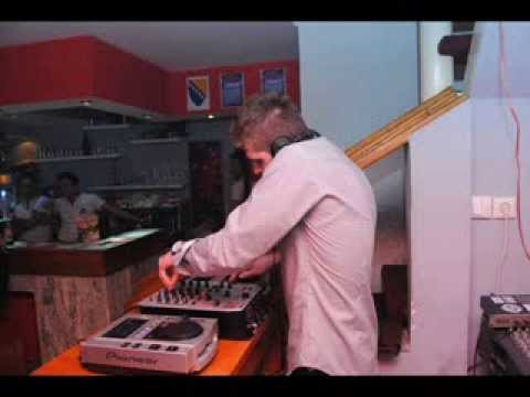 David Guetta vs Afrojack vs Usher vs Sandro Silva - Annie's wolf falling to Epic ( DJ TED Mash up ))