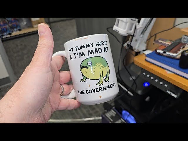 Vídeo relacionado con MUGFFINS taza para regalar a calvos graciosas: Con este cuerpazo quien necesita pelo en Español | divertida regalo original | 330 Ml 11 oz | calvicie humor | calvicie v2