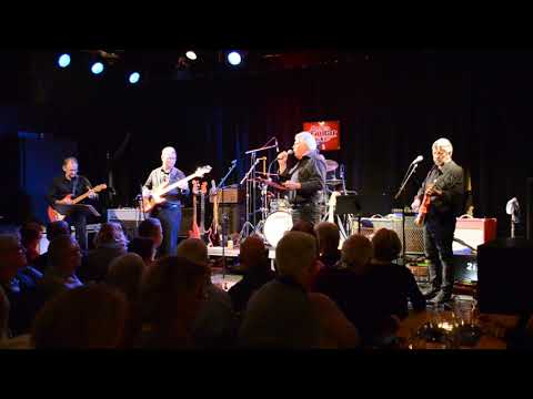 The 2i's Coffee Band - When You Walk In The Room