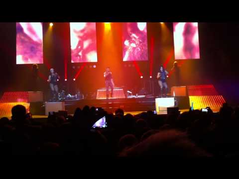 Usher - Hot Tottie (live @ O2 World Hamburg 05.03.2011)