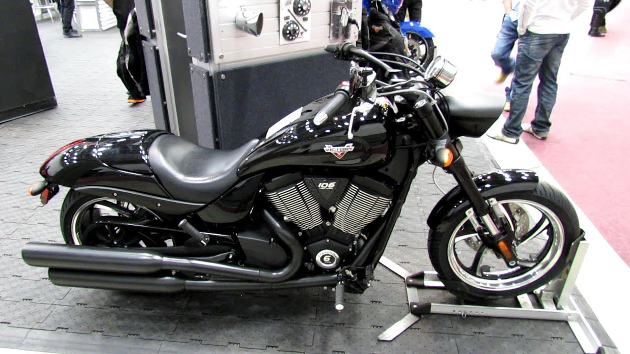 2013 Victory Hammer 8-Ball - Walkaround - 2013 Quebec City Motorcycle Show