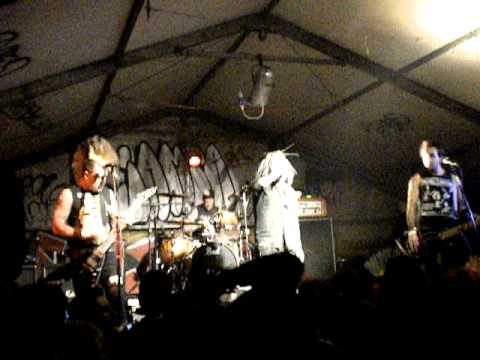 The Casualties-Rise And Fall@Magazzino 47-Brescia 13-02-2011.AVI