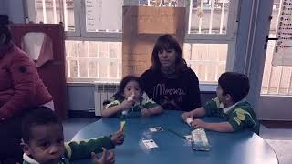 👋🏻Esta tarde en las aulas de 3 años hemos tenido un taller de alfareria con las familias. Ha sido 