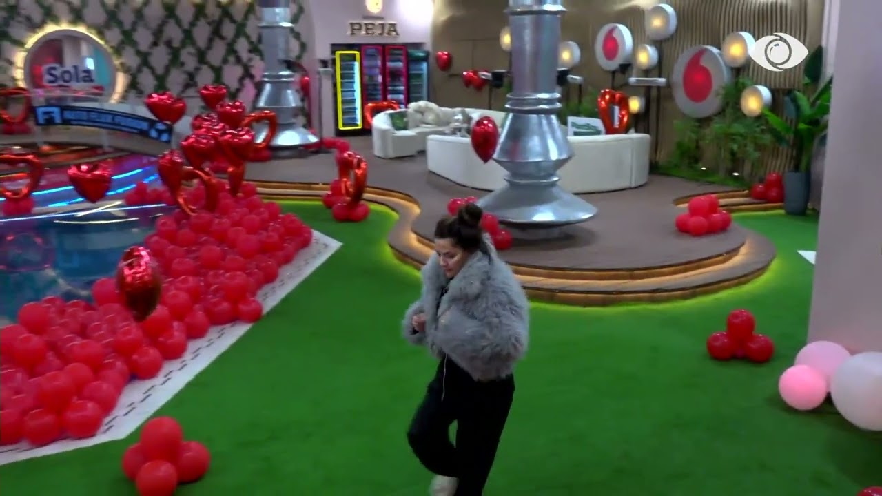 Misioni sekret i Vëllait të Madh/ Rozana bën gati vendin për të fshehur sendet e banorëve