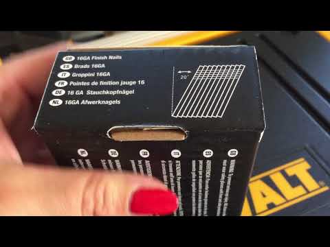 Гвозди оцинкованные DeWALT 32 мм, 20° угол, 1.6 мм, 2500 шт. (DNBA1632GZ) Гвозди оцинкованные DeWALT 32 мм, 20° угол, 1.6 мм, 2500 шт. (DNBA1632GZ)