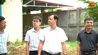 Lãnh đạo xã Gia Viễn kiểm tra công tác chuẩn bị cơ sở vật chất tại các trường học trước năm học mới.