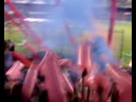 "RECIBIMIENTO INCREIBLE... ARSENAL CAMPEON COPA SUDAMERICANA 2007" Barra: La Mafia • Club: Arsenal