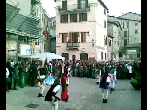 SBANDIERATORI IN PIAZZA A CARPINETO ROMANO 01 Novembre 2009