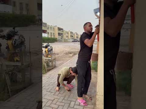 تبديل النعال بطريقه ذكيه 🤣🤣