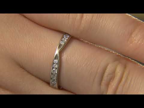 wr2037 curved channel set wedding ring