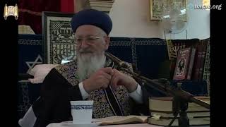 הלכות שבת - שיעורי מנחת יהודה - מרן הרב מרדכי אליהו (הרב מרדכי אליהו זצ"ל) - התמונה מוצגת ישירות מתוך אתר האינטרנט יוטיוב. זכויות היוצרים בתמונה שייכות ליוצרה. קישור קרדיט למקור התוכן נמצא בתוך דף הסרטון